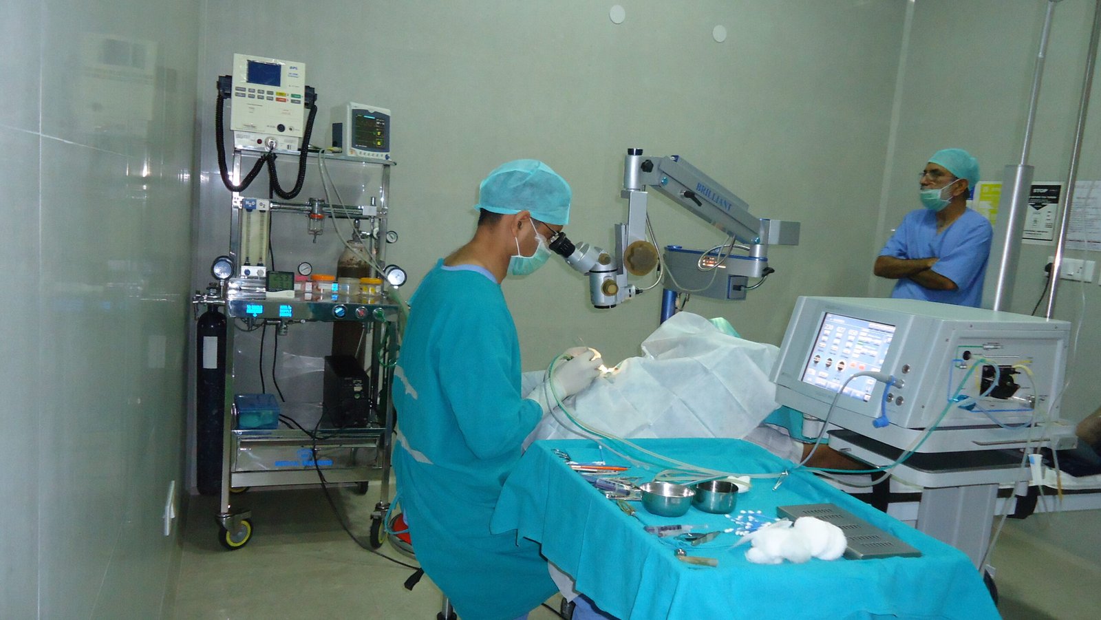 Dr. Maneesh Aggarwal,